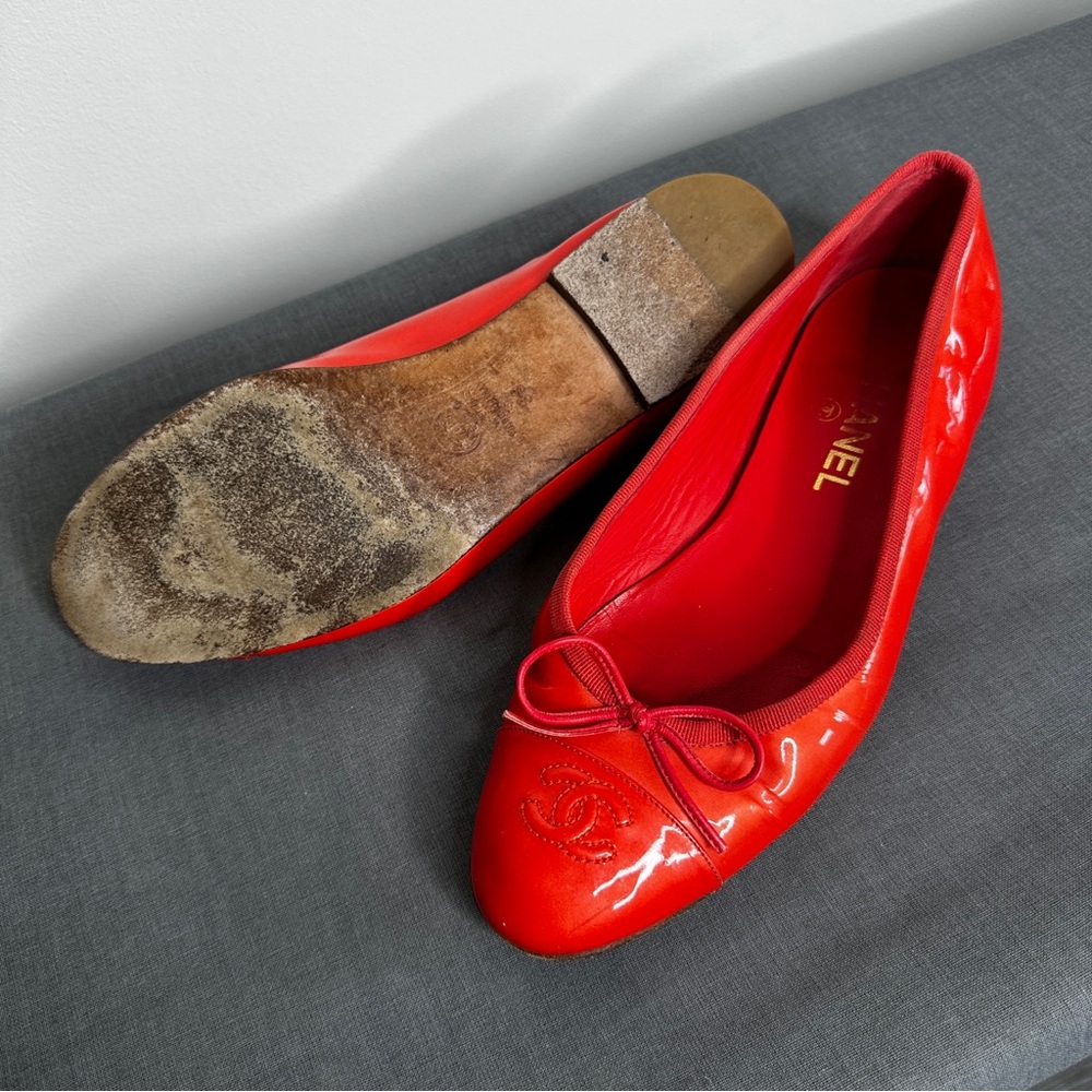 CHANEL - Women’s - Red Leather Patent Flats - Size 39(EU) - Picture 10 of 16